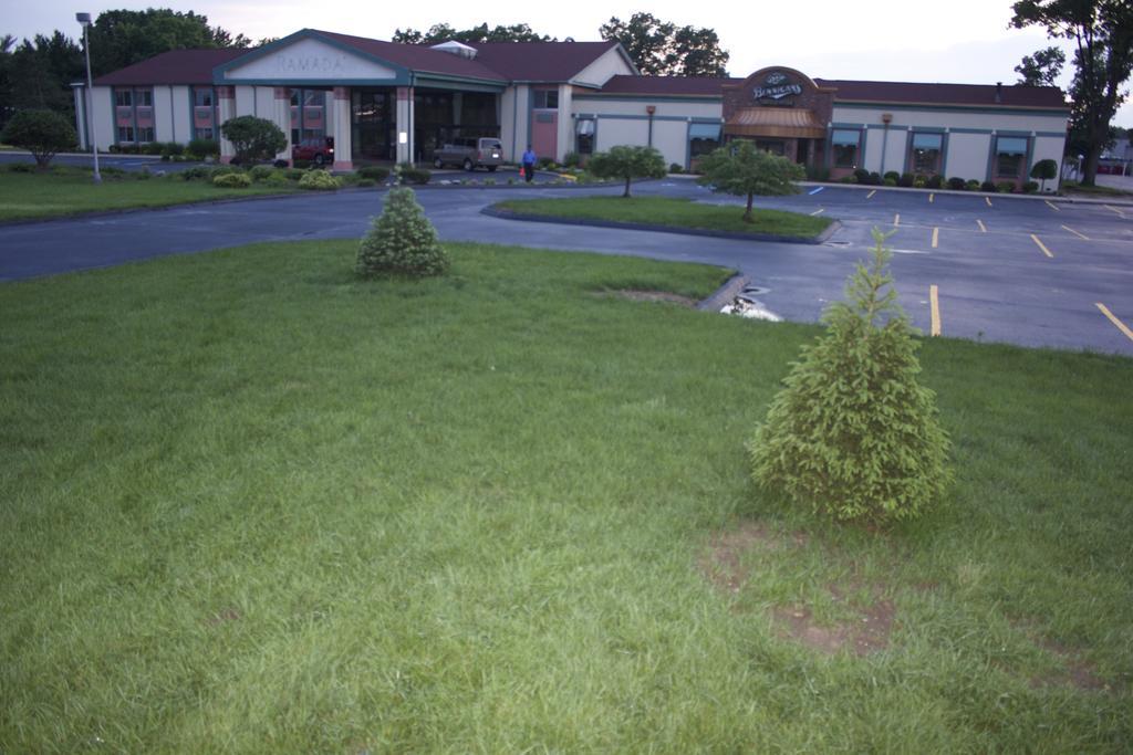 The Garden Inn Elkhart Exterior foto
